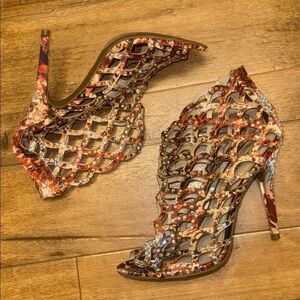 Size 7.5 Zigi Soho Vibrant Diva Elegant Cutout Heels